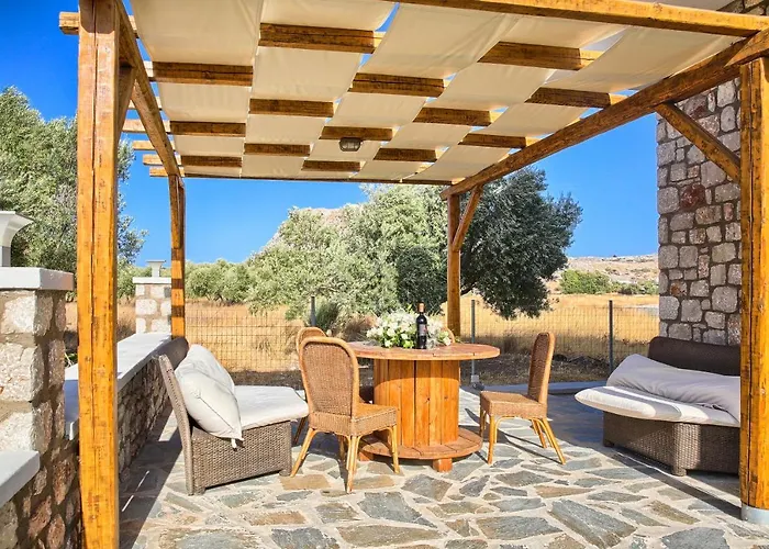 Haraki Stone Apartments